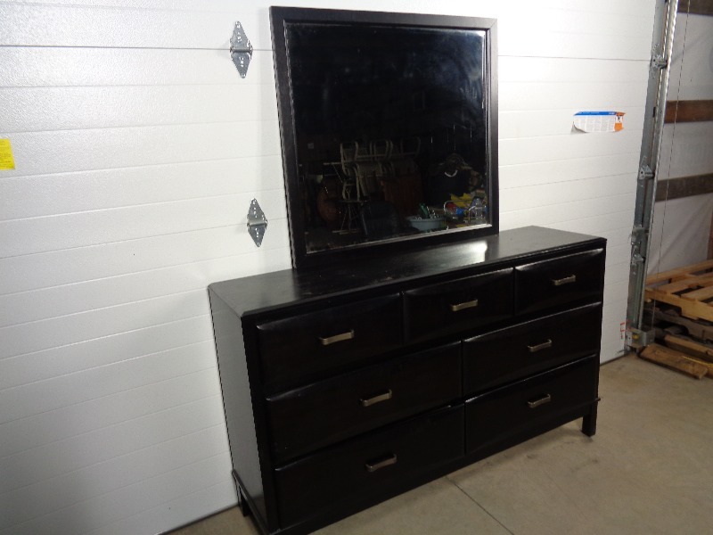 lot 140 image: Ashley Furniture Dresser with Mirror
