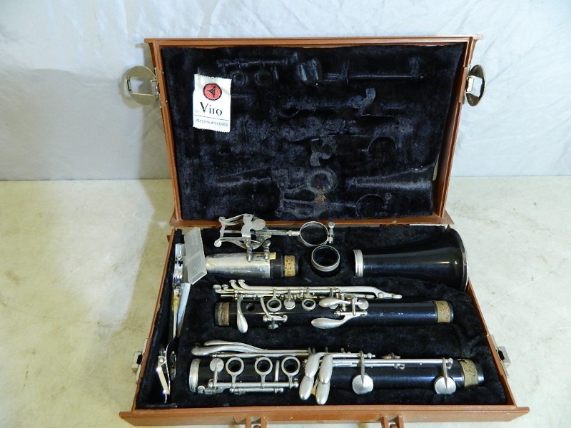 lot 1 image: Vito Clarinet in Case