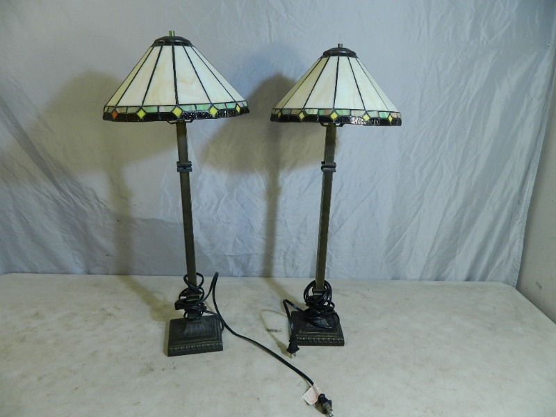 lot 5 image: 2 Very Pretty Tiffany Style Lamps