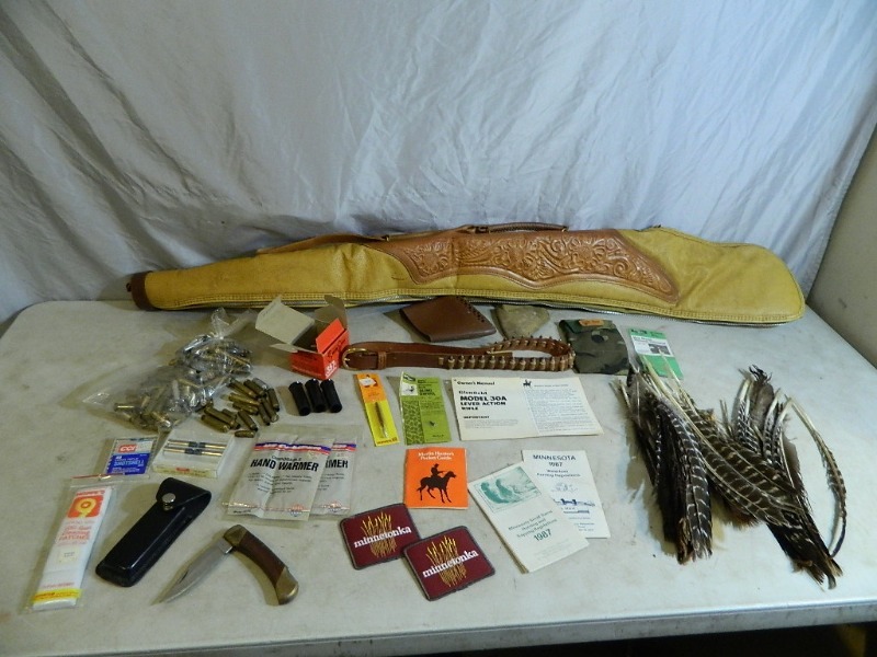 lot 16 image: 22 Ammo Belt, Knife, Shells, Etc