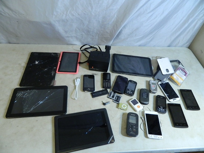lot 30 image: Tablets, Cell Phones, MP3 Players