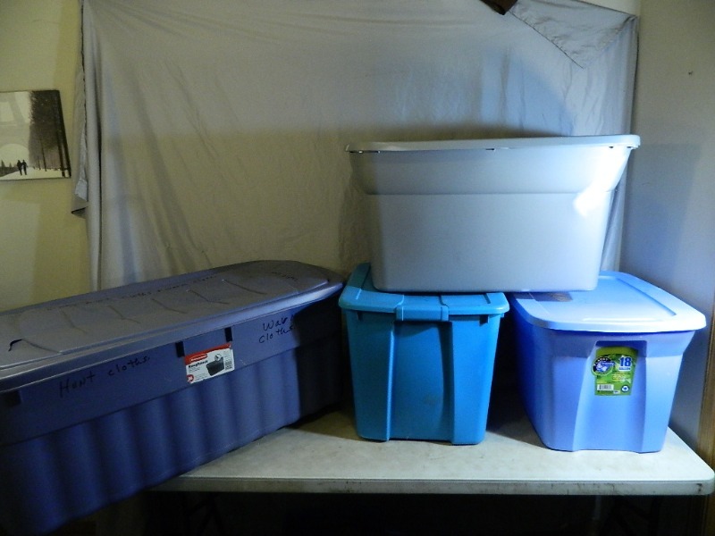 lot 46 image: 4 Totes with Lids