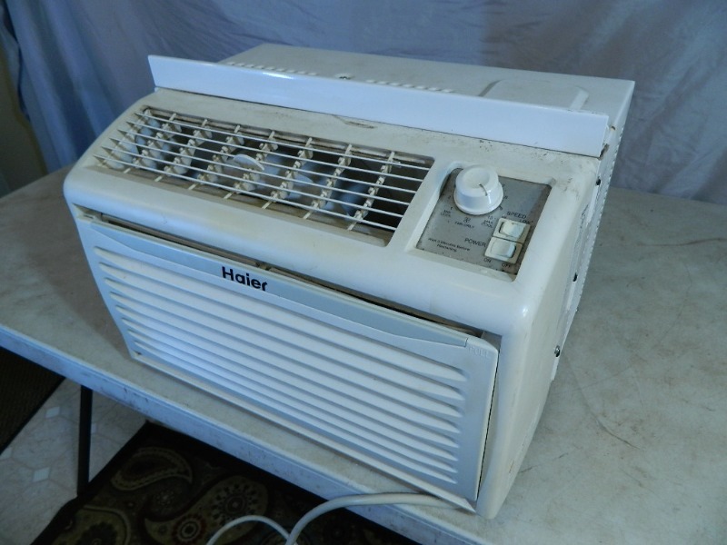 lot 67 image: Haier Window Air Conditioner