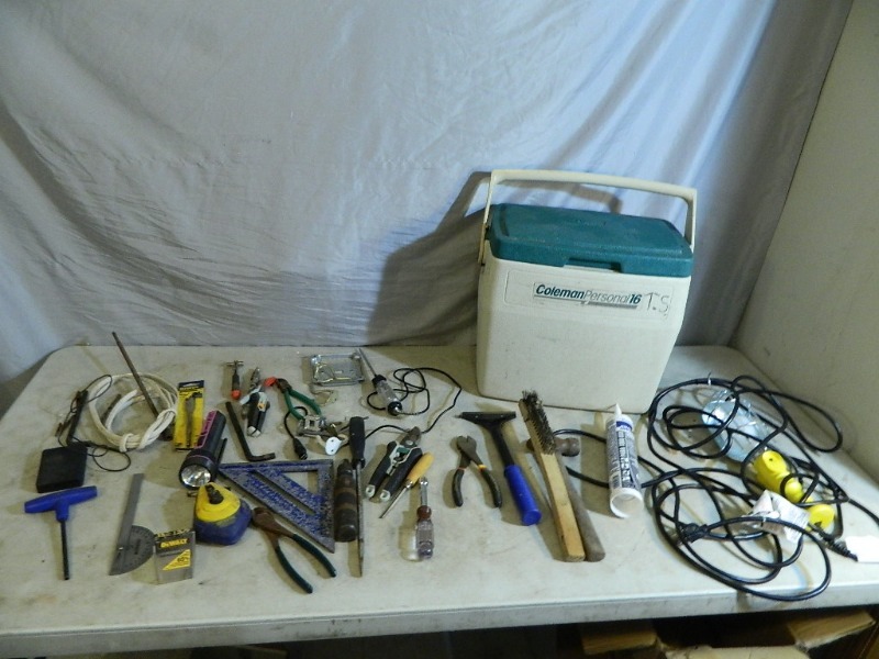 lot 82 image: Worklight, Cooler, Tools