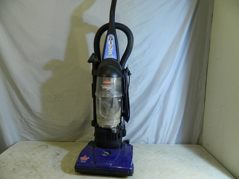 lot 151 image: Bissel Powerforce Bagless Vacuum