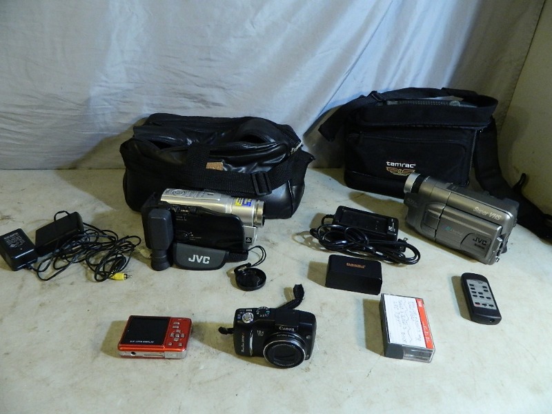 lot 152 image: Cameras