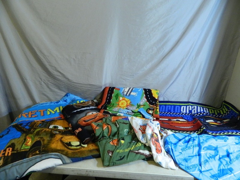 lot 160 image: Kids Bedroom Items