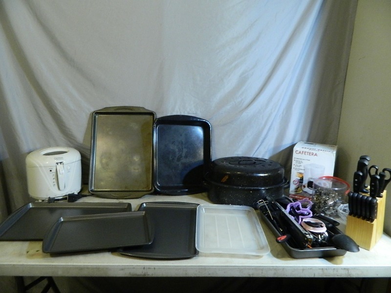 lot 162 image: Kitchen Items