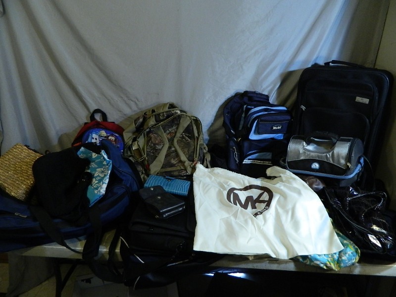 lot 167 image: Large Lot of Bags, Luggage, Purses, Etc