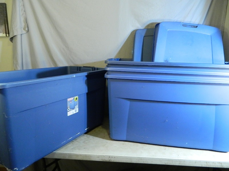 lot 173 image: 4 Large Totes with Lids and Wheels