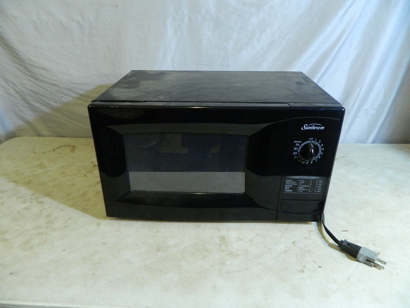 lot 174 image: Sunbeam Carousel Microwave