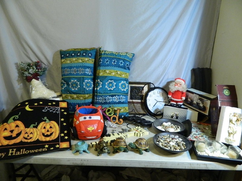 lot 189 image: Garden Decor, Seasonal, and More