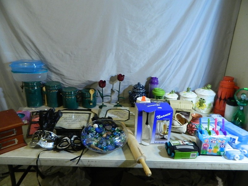 lot 200 image: Canister Sets, New Golds Gym Weights, and More