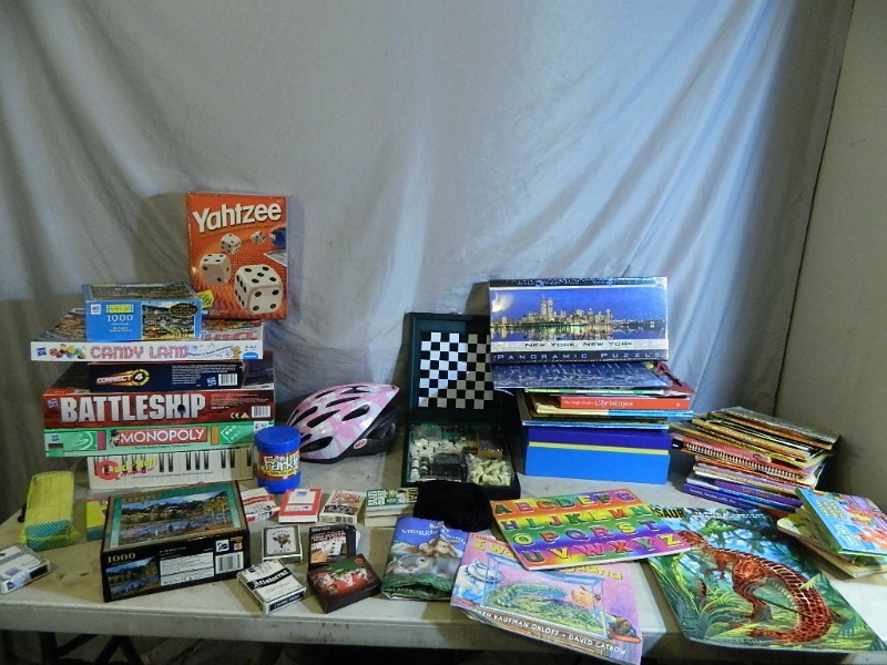 lot 204 image: Games, Puzzles, and Kids Books