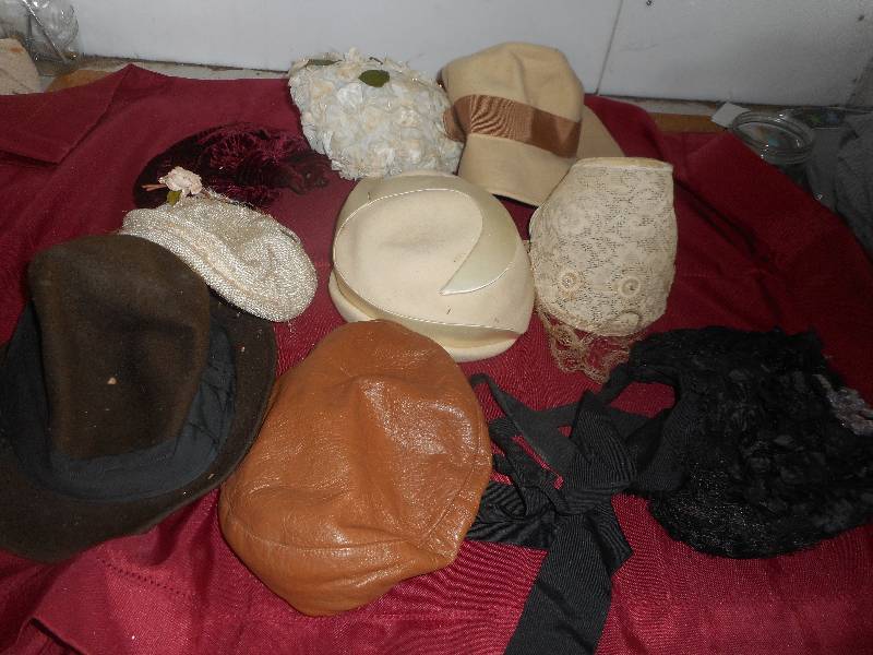 VINTAGE WOMENS HATS