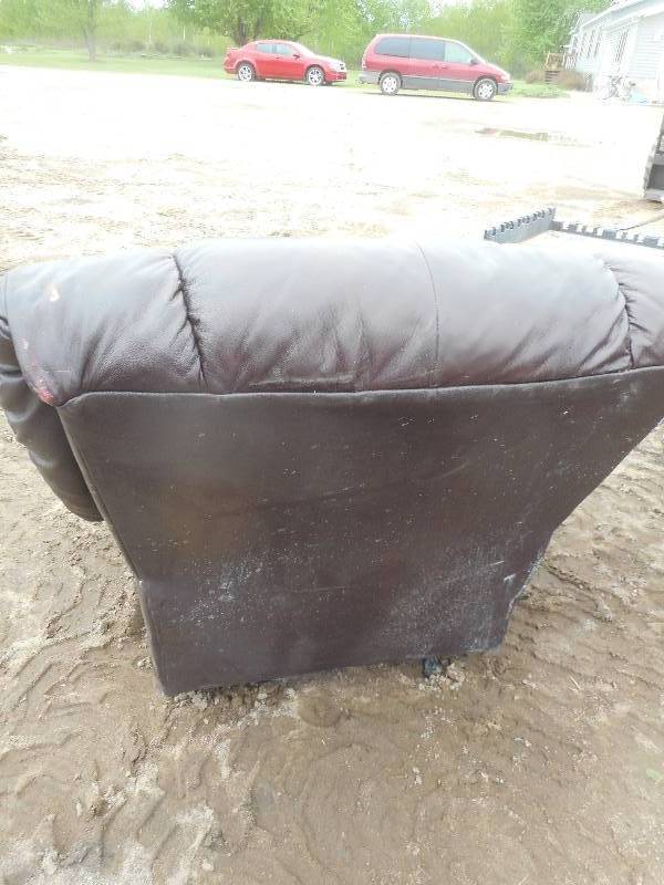 LEATHER RECLYNER