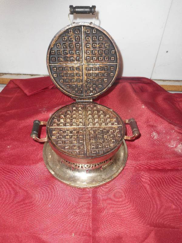 VINTAGE WAFFLE MAKER