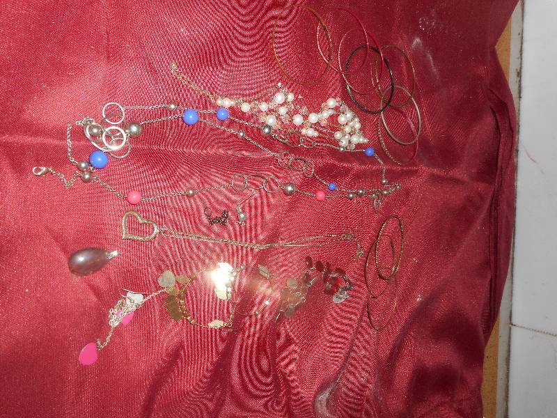 VINTAGE JEWLERY