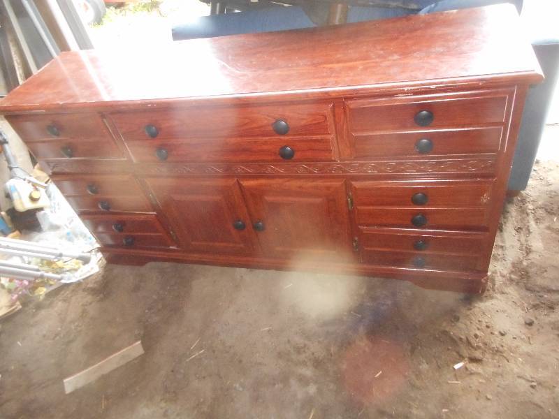 DRESSER