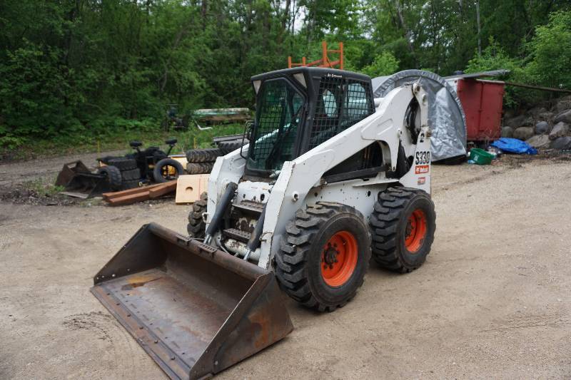 lot 1 image: 2009 Bobcat S330 2 Speed Skid Loader Skid Steer