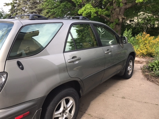 lot 6 image: 2002 Lexus RX300 SUV