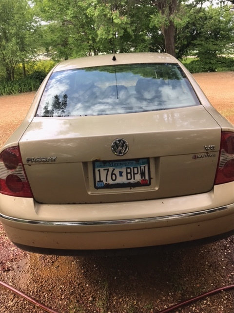 lot 7 image: 2002 Volkswagen Passat 4 Motion 4 Door Sedan