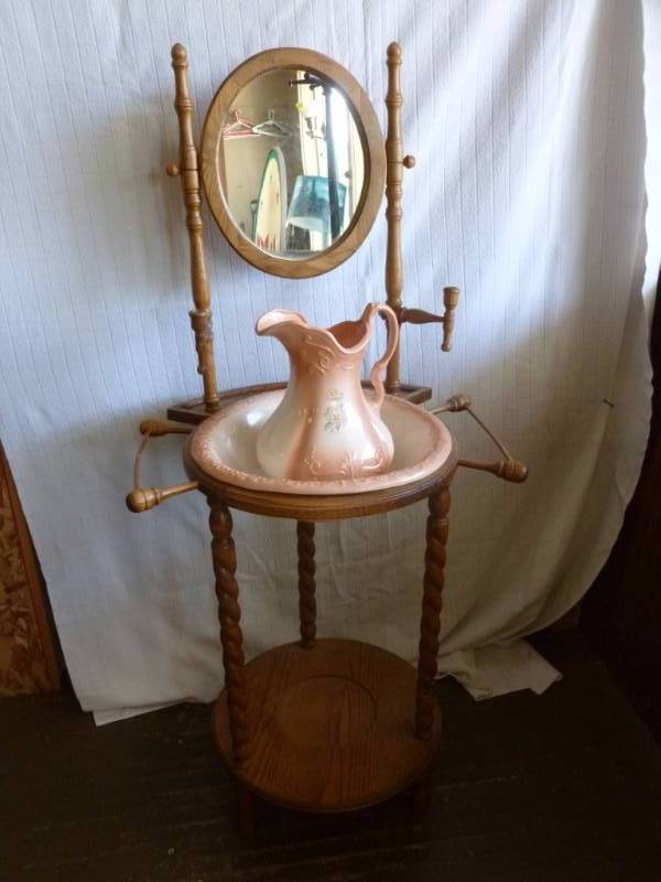 lot 6 image: Wash Basin And Pitcher