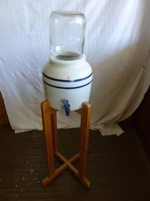 lot 8 image: Water Cooler