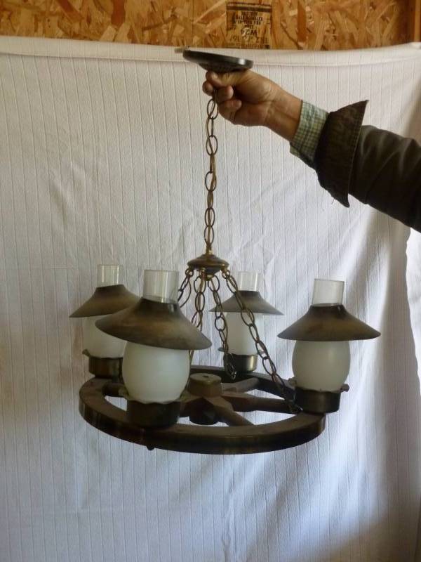 lot 12 image: Hanging Light
