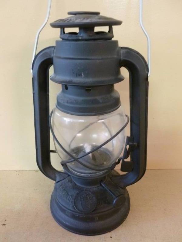 lot 24 image: Barn Lantern
