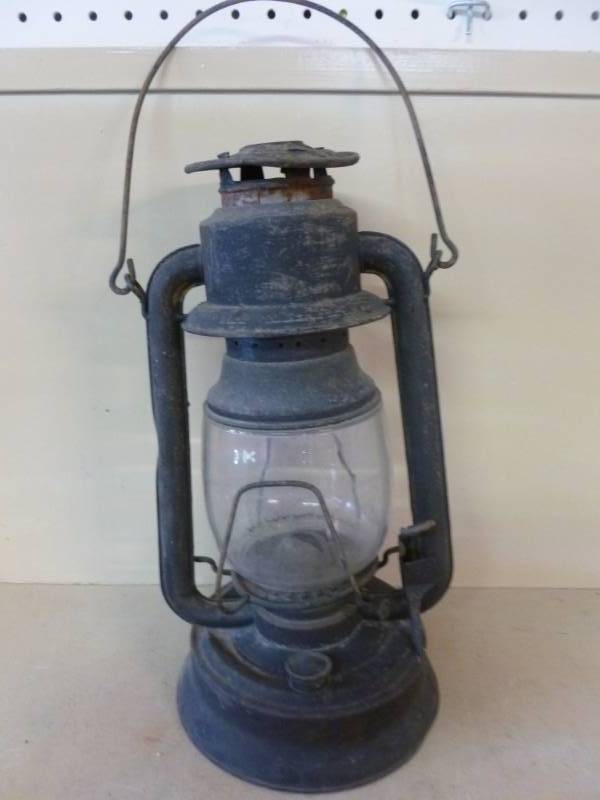 lot 25 image: Vintage Barn Lantern
