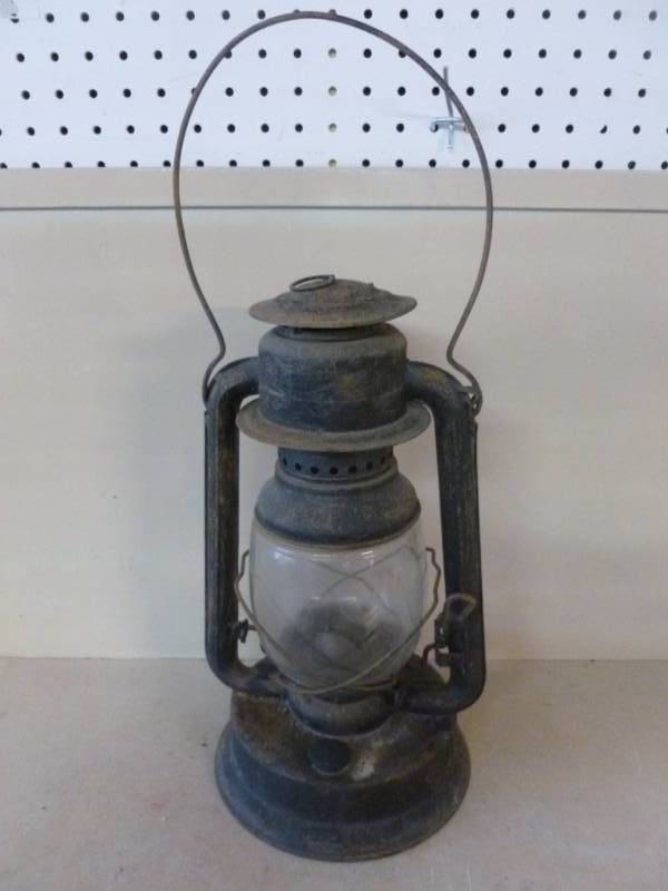 lot 26 image: Vintage Barn Lantern