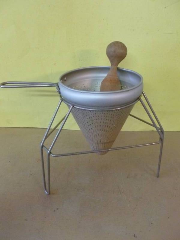 lot 29 image: Vintage Kitchen