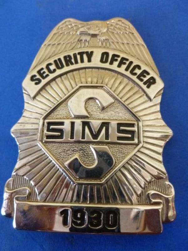lot 35 image: Badge