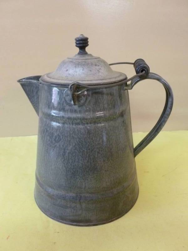 lot 37 image: Vintage Graniteware