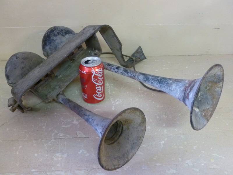 lot 47 image: Vintage Truck Horn