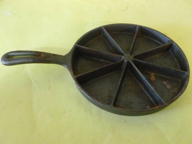 lot 61 image: Cast Iron Pan