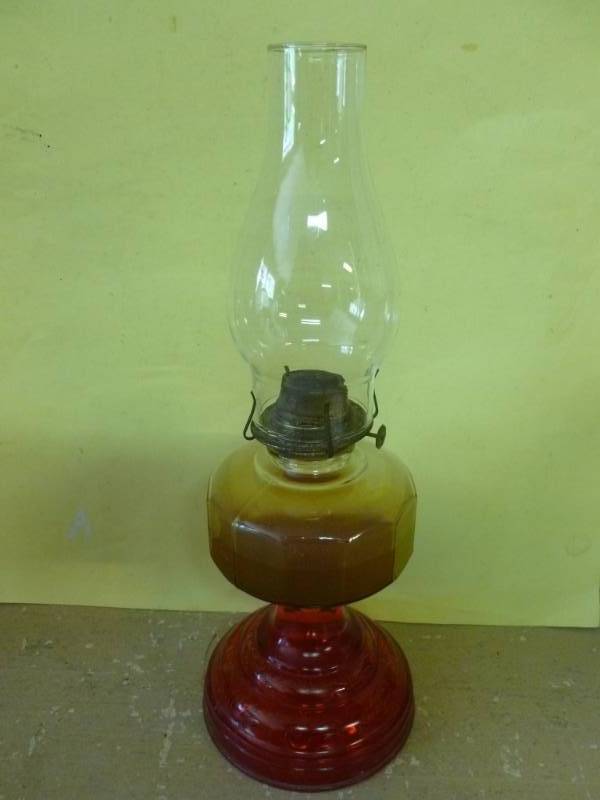 lot 64 image: Vintage Oil Lamp