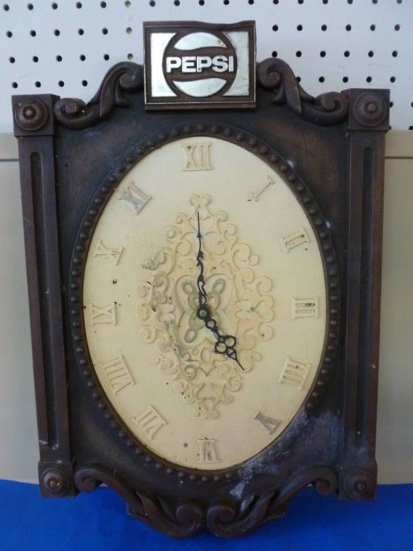 lot 71 image: Pepsi-Cola Clock