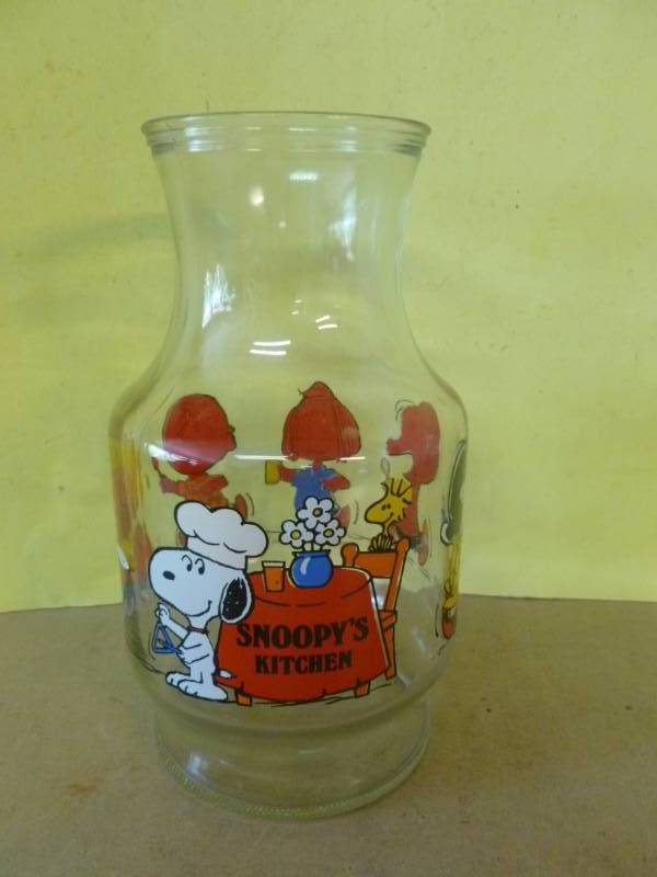lot 77 image: Vintage Snoopy Pitcher