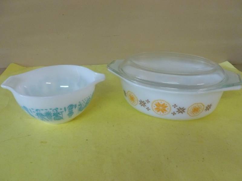 lot 81 image: Vintage Pyrex
