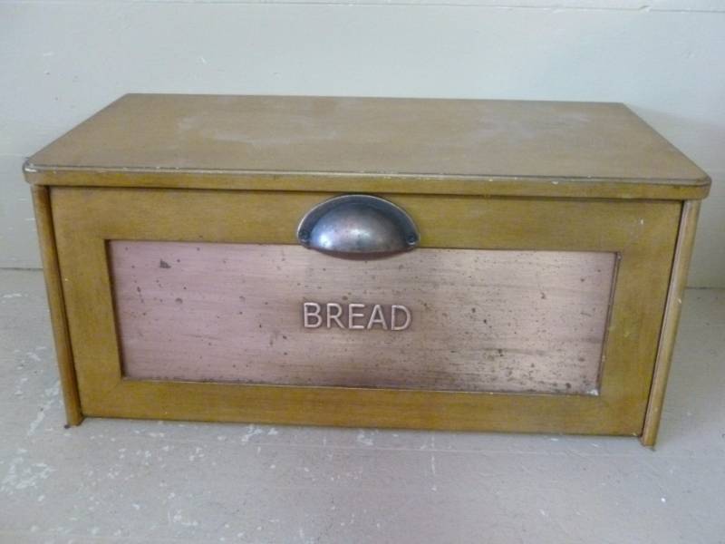 lot 83 image: Bread Box