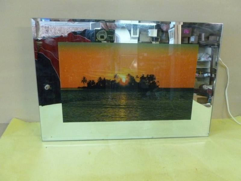 lot 84 image: Wall Picture Display