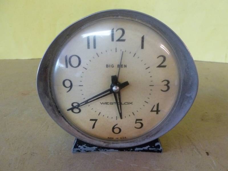 lot 97 image: Vintage Clock