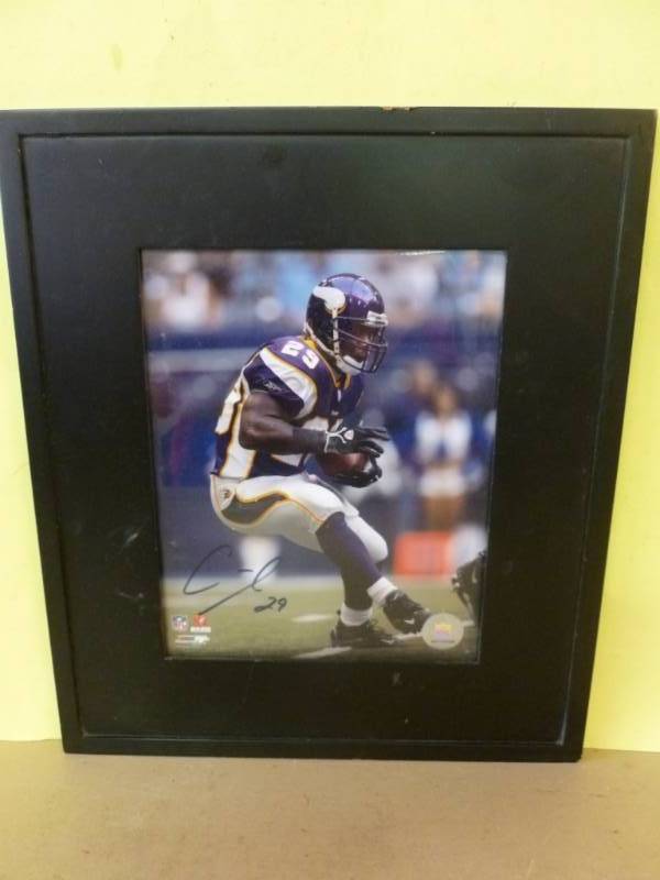 lot 100 image: Minnesota Vikings Collectible