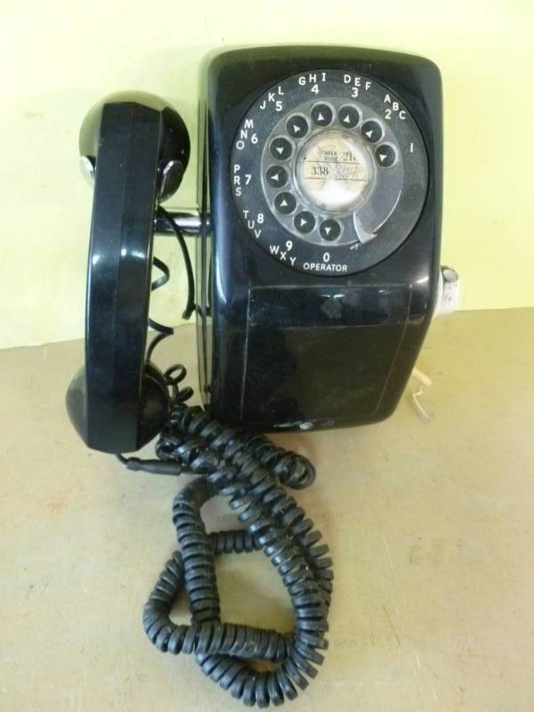 lot 101 image: Vintage Telephone