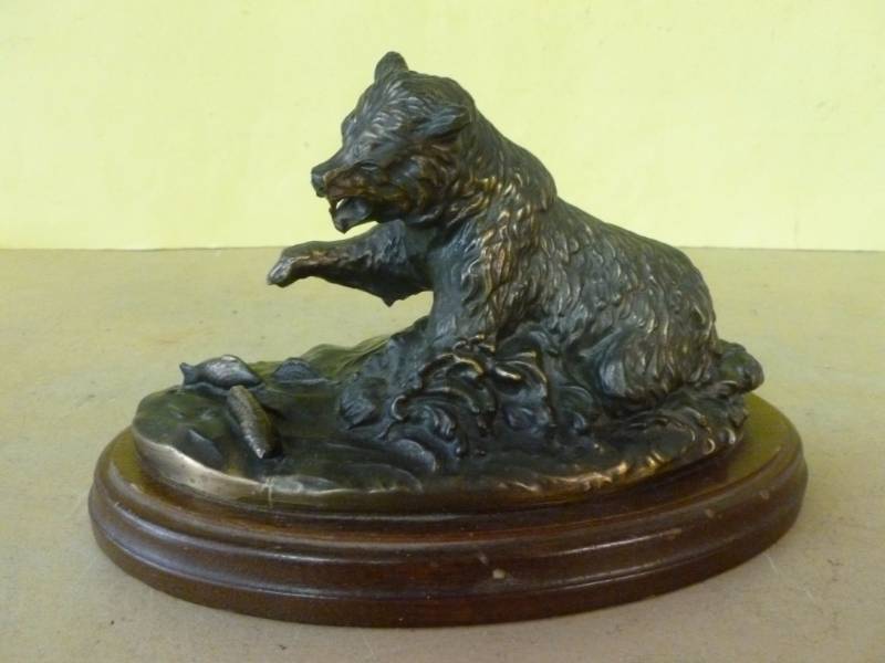 lot 102 image: Bronze Bear