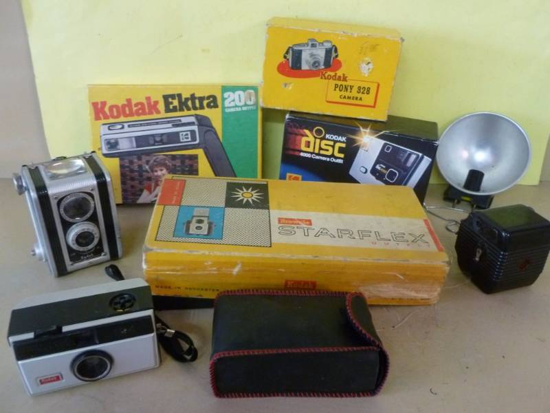 lot 113 image: Vintage Cameras