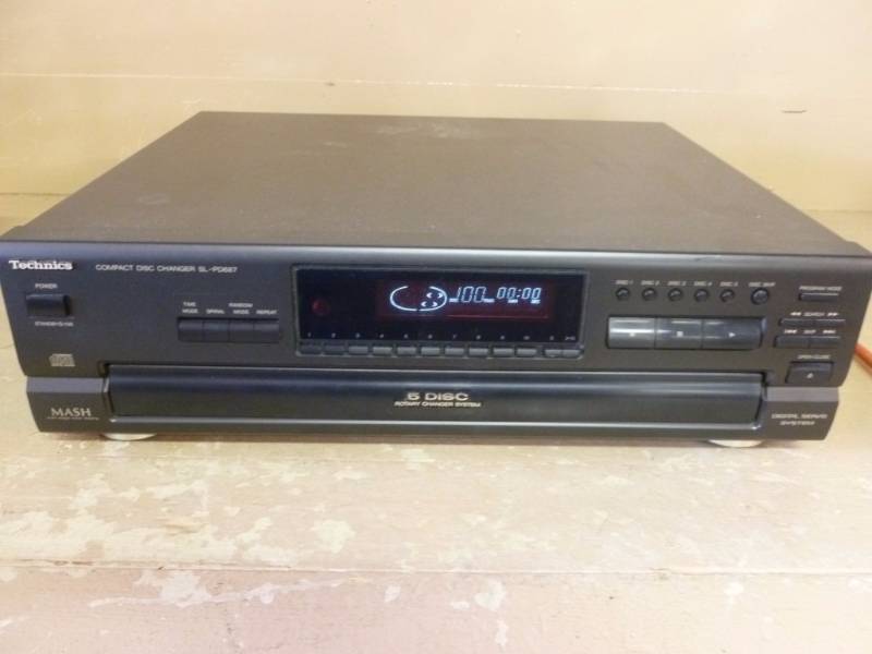lot 116 image: Technics CD Player