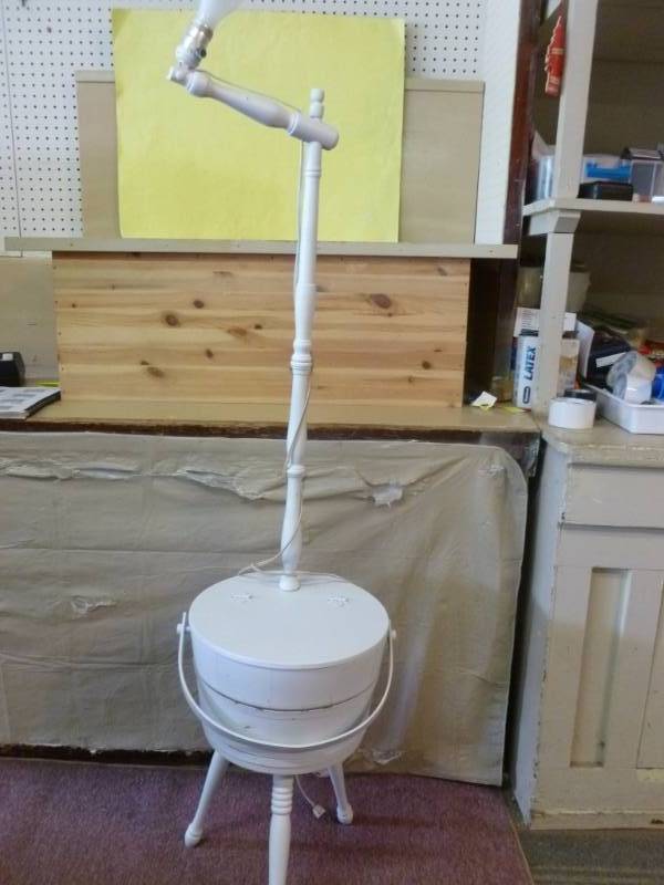 lot 121 image: Vintage Sewing Lamp